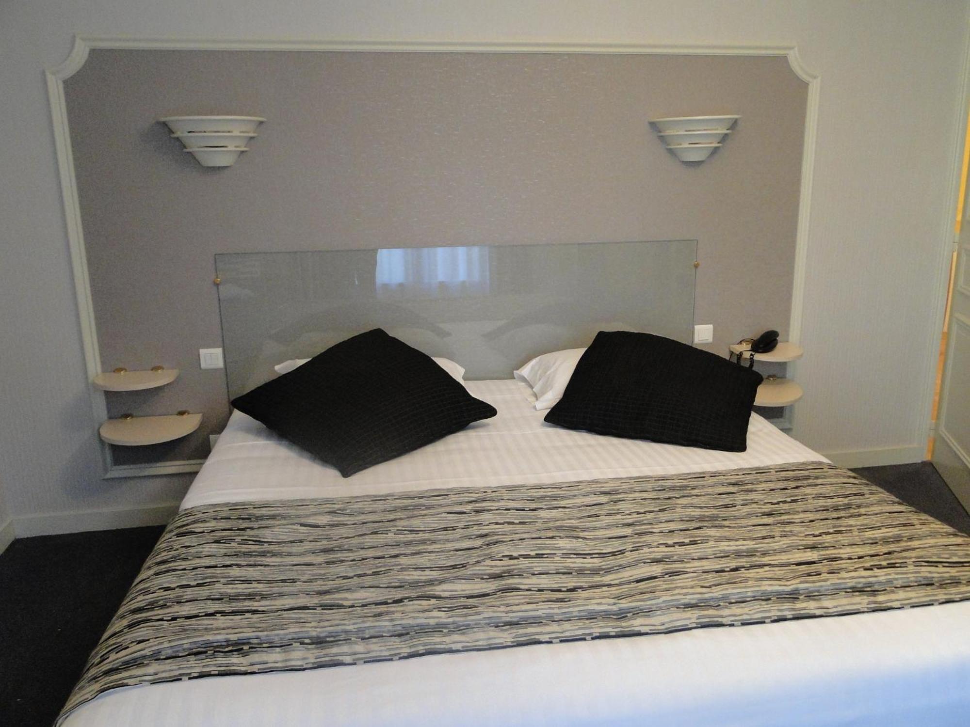 Logis Auberge Bienvenue Doue-la-Fontaine Room photo
